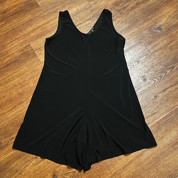 Nik and Nash Black Sleeveless V Neck Wide Leg Shorts Romper Size L - Picture 9 of 9